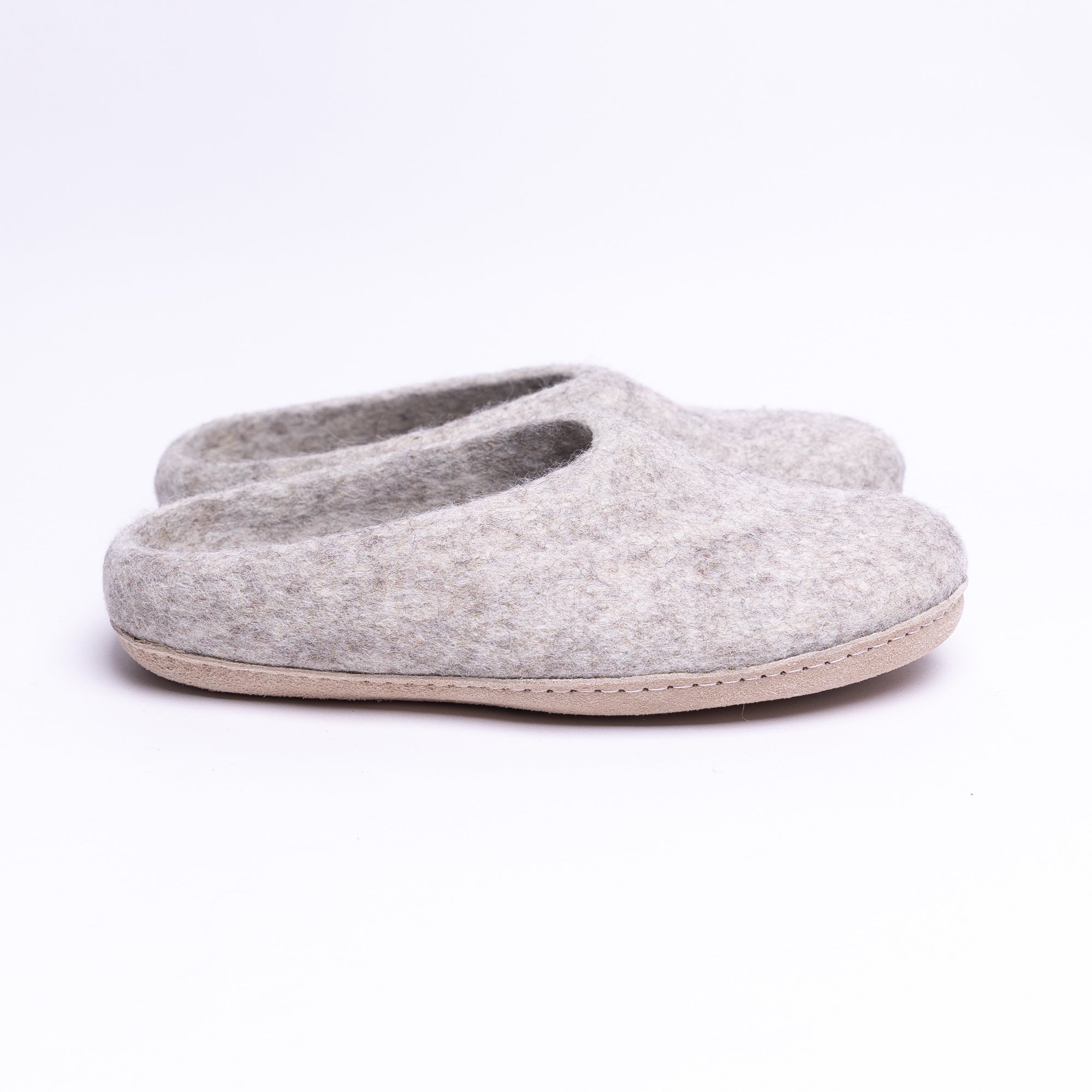 Marbled Tan Wool Felt Slippers - Kuuma Shoes