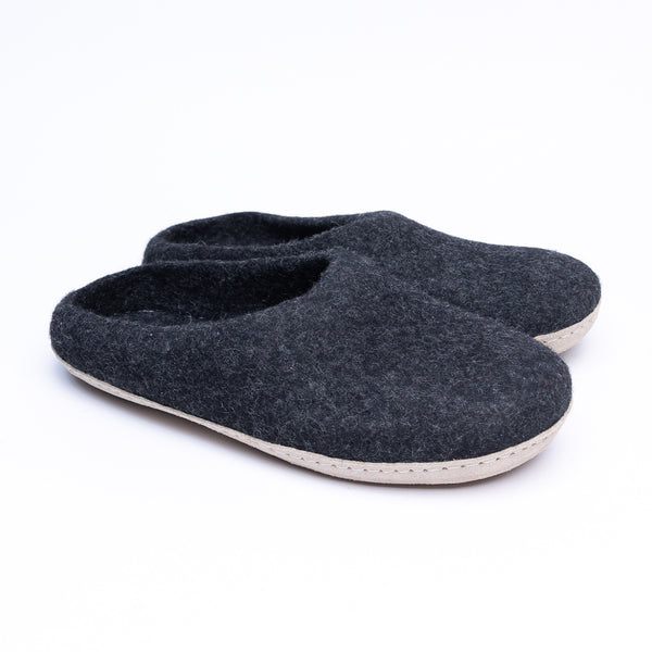 Graphite felted wool slippers with soft natural sole