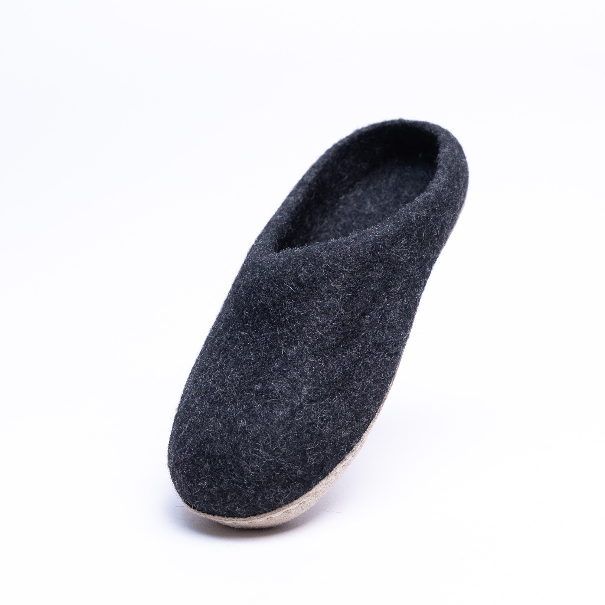 Graphite wool slipper with minimalist indoor design - Kuuma Shoes
