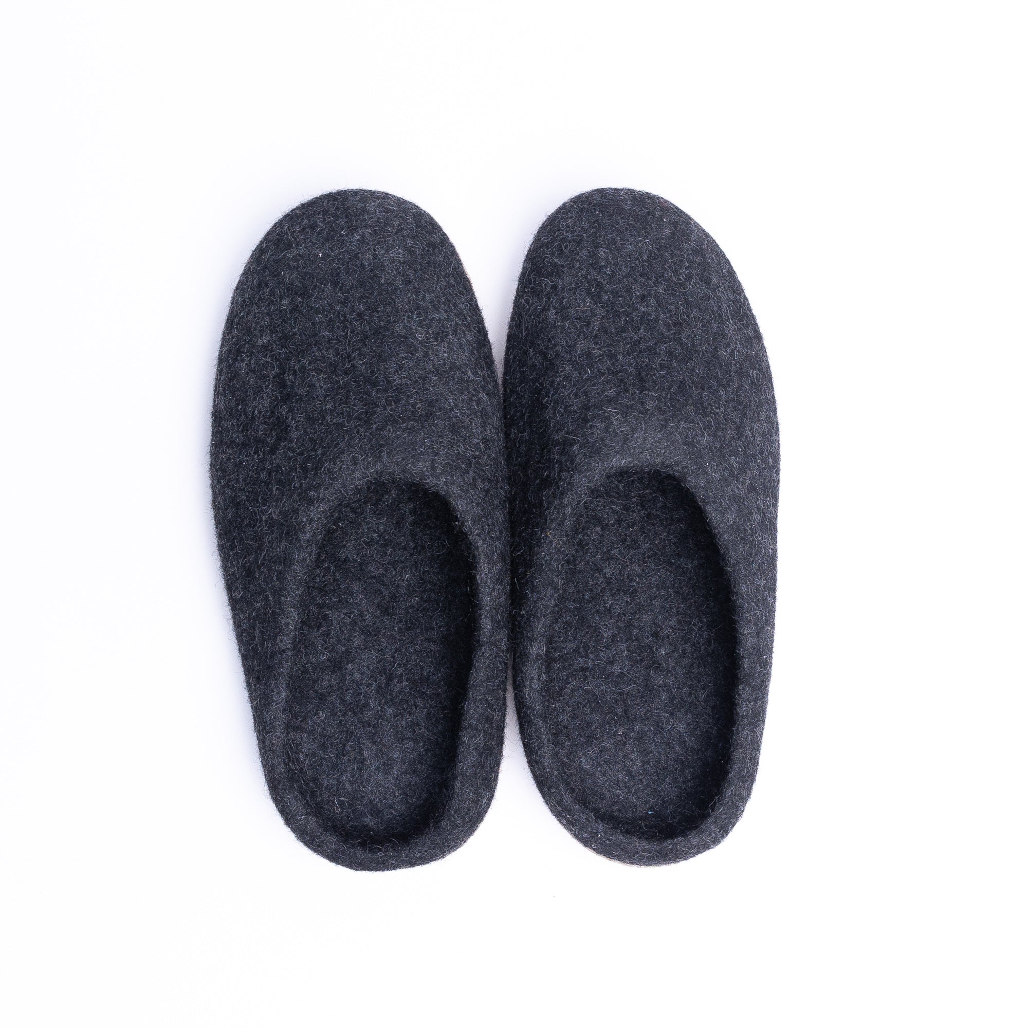 Pair of graphite handmade wool slippers - Kuuma Shoes