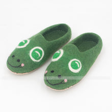 Load image into Gallery viewer, Green Frog Shoe
