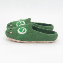 Load image into Gallery viewer, Green Frog Shoe
